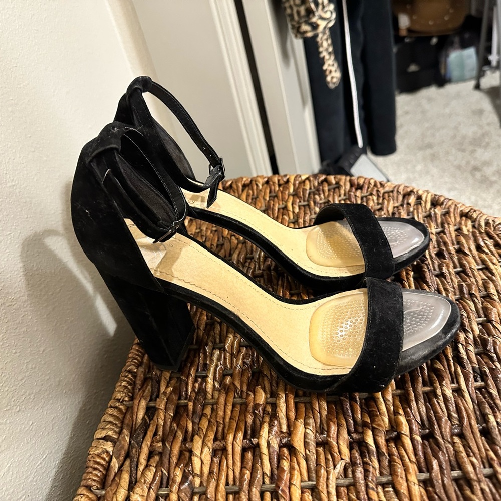 Black heels size 8